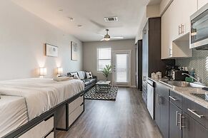 East DT Houston Getaway Near Parks and Restaurants