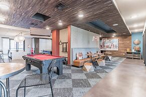 East DT Houston Getaway Near Parks and Restaurants