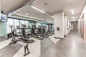 East DT Houston Getaway Near Parks and Restaurants