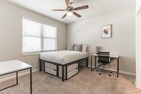 East DT Houston Getaway Near Parks and Restaurants