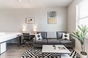 East DT Houston Getaway Near Parks and Restaurants