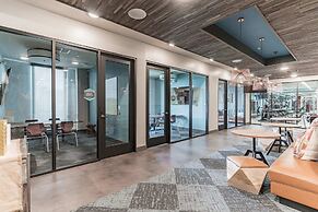 East DT Houston Getaway Near Parks and Restaurants