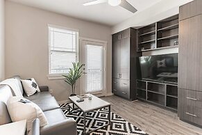 East DT Houston Getaway Near Parks and Restaurants