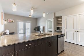 East DT Houston Getaway Near Parks and Restaurants