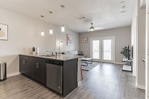 East DT Houston Getaway Near Parks and Restaurants