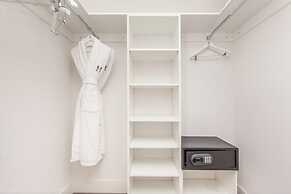 Hyde Beach Luxury -resort 2 Bedroom Condo by RedAwning