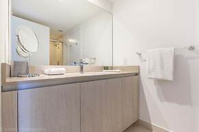 Hyde Beach Luxury -resort 2 Bedroom Condo by RedAwning