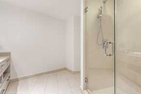 Hyde Beach Luxury -resort 2 Bedroom Condo by RedAwning