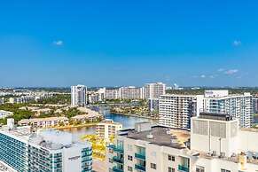 Hyde Beach Luxury -resort 2 Bedroom Condo by RedAwning