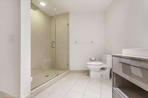 Hyde Beach Luxury -resort 2 Bedroom Condo by RedAwning