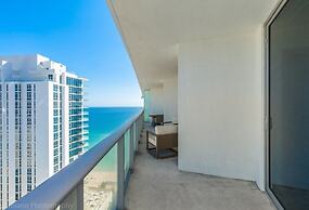 Hyde Beach Luxury -resort 2 Bedroom Condo by RedAwning