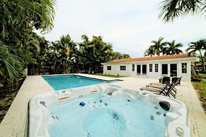 Casa Ria Luxury House & Private Pool 7 Bedroom Villa by RedAwning