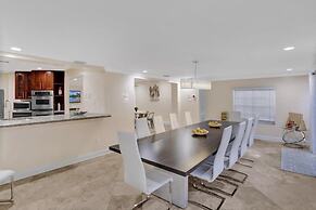 Casa Ria Luxury House & Private Pool 7 Bedroom Villa by RedAwning