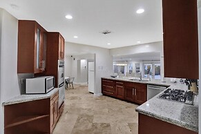 Casa Ria Luxury House & Private Pool 7 Bedroom Villa by RedAwning