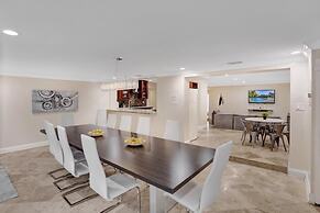 Casa Ria Luxury House & Private Pool 7 Bedroom Villa by RedAwning