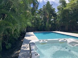 Casa Ria Luxury House & Private Pool 7 Bedroom Villa by RedAwning