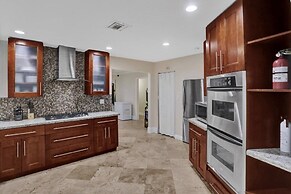 Casa Ria Luxury House & Private Pool 7 Bedroom Villa by RedAwning