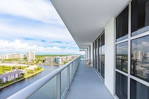 Hyde Beach House Luxury -resort 3 Bedroom Condo by RedAwning
