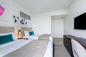 Hyde Beach House Luxury -resort 3 Bedroom Condo by RedAwning