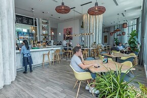 Hyde Beach House Luxury -resort 3 Bedroom Condo by RedAwning