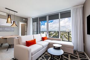 Hyde Beach House Luxury -resort 3 Bedroom Condo by RedAwning
