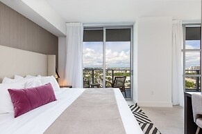 Hyde Beach House Luxury -resort 3 Bedroom Condo by RedAwning