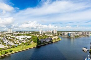 Hyde Beach House Luxury -resort 3 Bedroom Condo by RedAwning