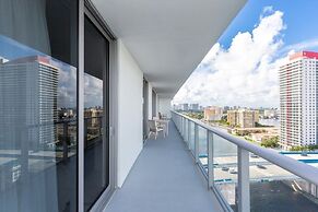 Hyde Beach House Luxury -resort 3 Bedroom Condo by RedAwning