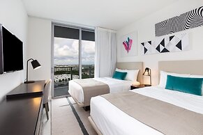 Hyde Beach House Luxury -resort 3 Bedroom Condo by RedAwning