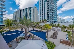 Hyde Beach House Luxury -resort 3 Bedroom Condo by RedAwning