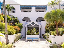 Beach Front Resort On Beautiful Beach Near Atlantis