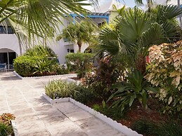 Beach Front Resort On Beautiful Beach Near Atlantis