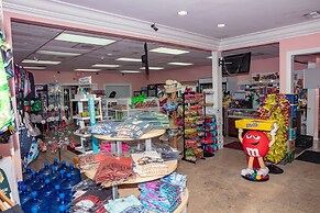 Beach Front Resort On Beautiful Beach Near Atlantis