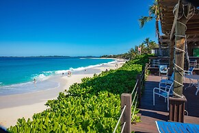 Spacious Garden Villas on Beach Frost resort near Atlantis