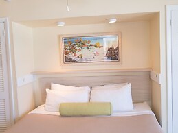 Spacious Garden Villas on Beach Frost resort near Atlantis