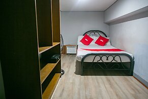 OYO 722 Slouch Hat Inn