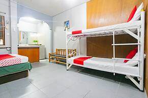 OYO 722 Slouch Hat Inn