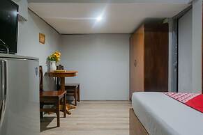 OYO 722 Slouch Hat Inn