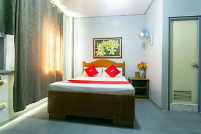 OYO 722 Slouch Hat Inn