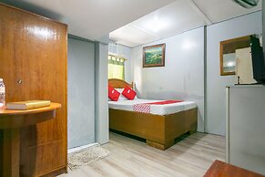 OYO 722 Slouch Hat Inn