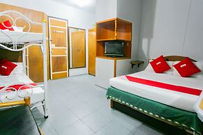 OYO 722 Slouch Hat Inn