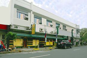 OYO 722 Slouch Hat Inn