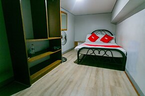 OYO 722 Slouch Hat Inn