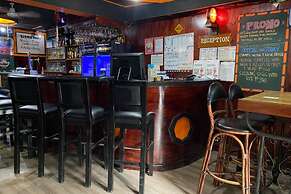 OYO 722 Slouch Hat Inn