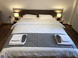 Lemon Tree Suites Near ATH Airport