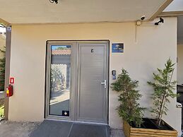 Lemon Tree Suites Near ATH Airport