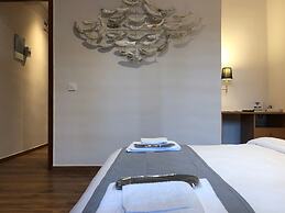 Lemon Tree Suites Near ATH Airport