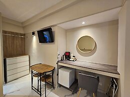 Lemon Tree Suites Near ATH Airport