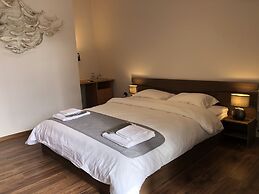 Lemon Tree Suites Near ATH Airport