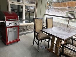 One Bedroom Suite with BBQ & huge Patio